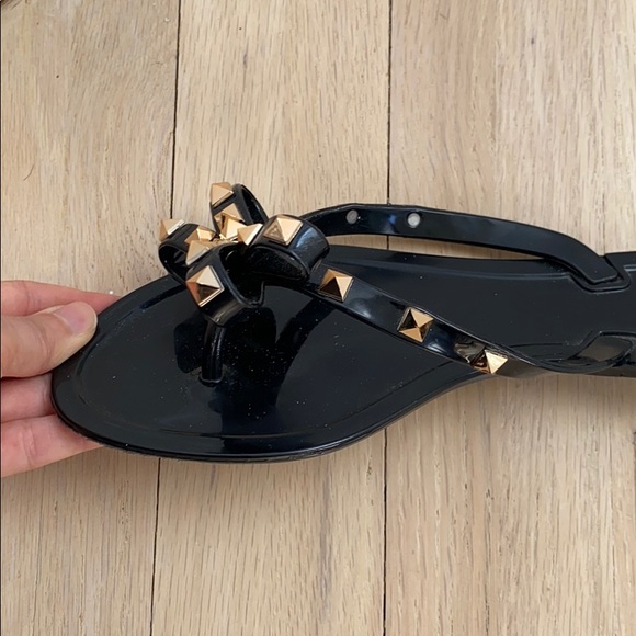 STUDDED RUBBER BOW FLIP FLOPS - Picture 4 of 7
